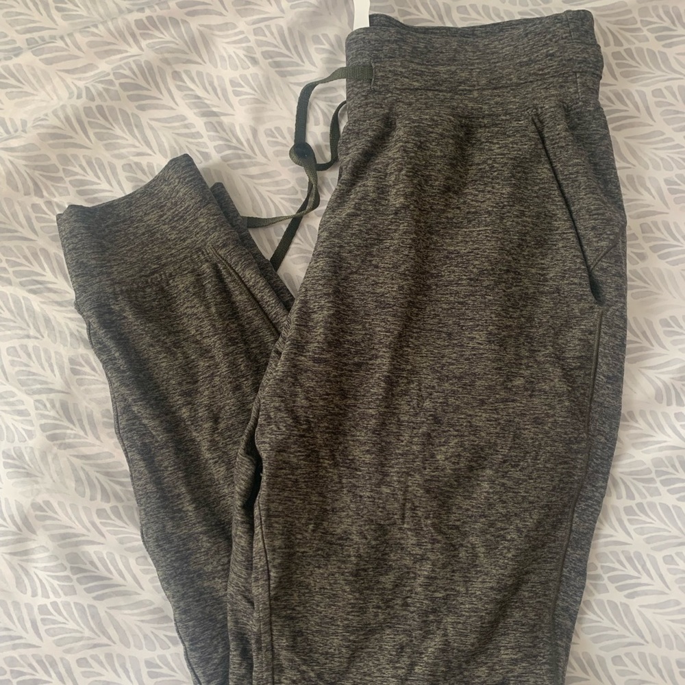 Lululemon jogger style leggings size 6